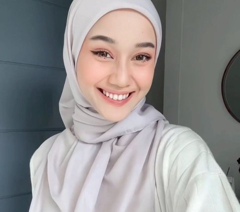 Tutorial Hijab Segi Empat Menutup Dada, Look Anggun dan Stylish