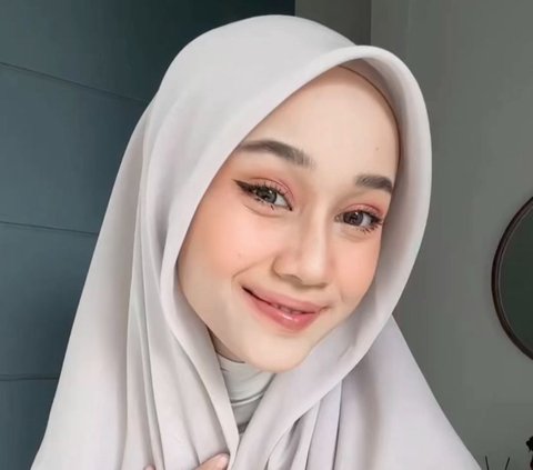 Tutorial Hijab Segi Empat Menutup Dada, Look Anggun dan Stylish