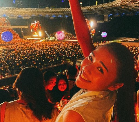 Various Things About Coldplay Concert, From Scams to Being Proposed During the Concert