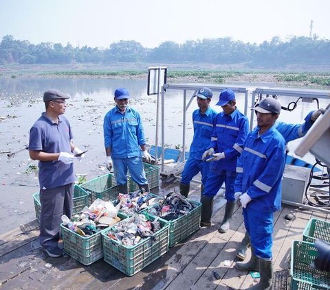 Ajak Masyarakat Tepi Sungai Citarum Kelola Sampah, Kolabs Yayasan Bening Saguling & BRI Peduli