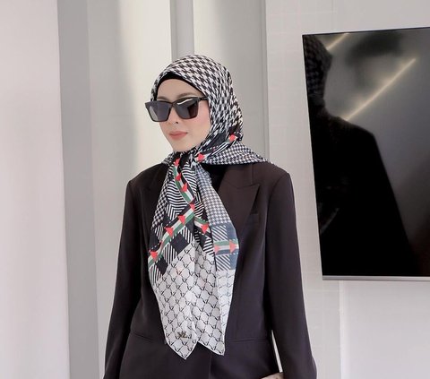 Dramatic Outfit by Richa Iskak with a Palestinian-style Keffiyeh Hijab