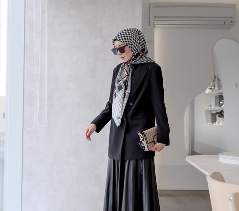 Dramatic Outfit by Richa Iskak with a Palestinian-style Keffiyeh Hijab