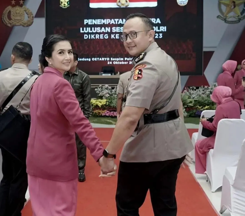 Potret Manja Kadek Devi dulu Ratu FTV Kini Ibu Bhayangkari Bareng Suami Perwira Polri, Ada Momen Digemblok So Sweet Banget