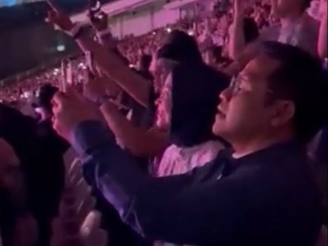 Momen Cak Imin Nonton Konser Coldplay Bareng Anak, Seru Banget