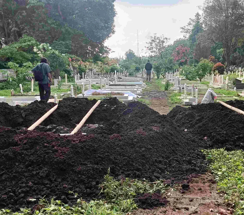 Tiga lubang pemakaman telah disiapkan di Taman Makam Pahlawan (TMP) Kota Malang untuk para korban kecelakaan pesawat Super Tucano. 
