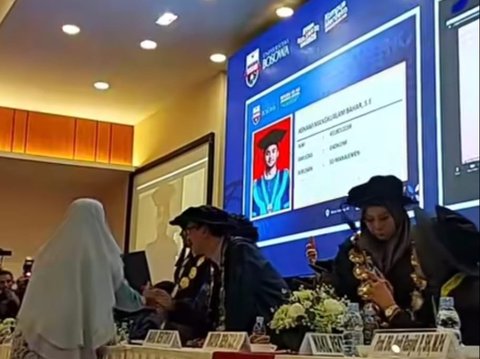 Raih Gelar Sarjana Ekonomi, Ini Momen Asnawi Mangkualam Wisuda lewat Zoom