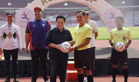 Ketua Umum PSSI, Erick Thohir, menyoroti pentingnya kesejahteraan wasit sebagai bagian integral dari pembangunan sepak bola Indonesia yang bersih. 
