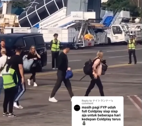 Leave Indonesia, Chris Martin Takes Off His Hat and Kisses the Ground at Halim Airport