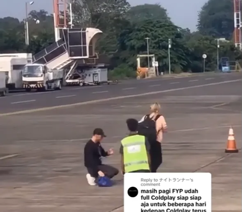 Leave Indonesia, Chris Martin Takes Off His Hat and Kisses the Ground at Halim Airport