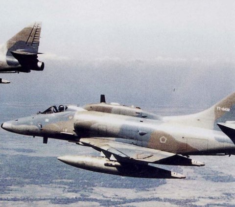 Dari informasi yang diterima intelijen, diketahui Israel akan menjual 32 pesawat tempur A-4 Skyhawk milik mereka. A-4 Skyhawk sendiri merupakan sebuah jet tempur milik Israel.  <br>