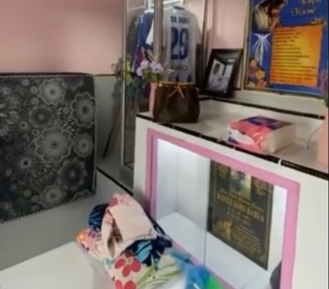Viral Perempuan Bangun Rumah Singgah di Atas Makam Suami, Curi Perhatian