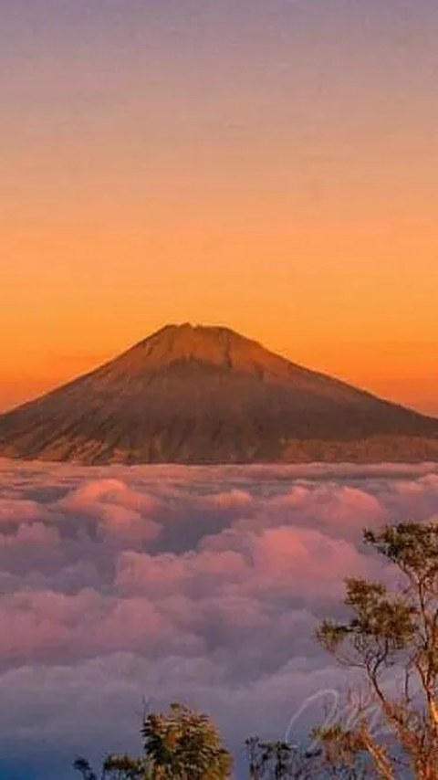 <b>Menyimpan Banyak Misteri, Ini Deretan Mitos Gunung Merbabu yang Bikin Merinding</b>