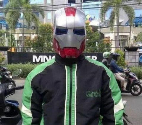 10 Potret Driver Ojol Cosplay Jadi Superhero, Gayanya Keren Tapi Agak Kocak Juga