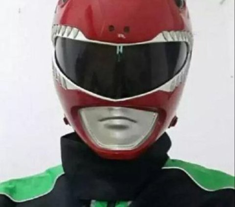 10 Potret Driver Ojol Cosplay Jadi Superhero, Gayanya Keren Tapi Agak Kocak Juga