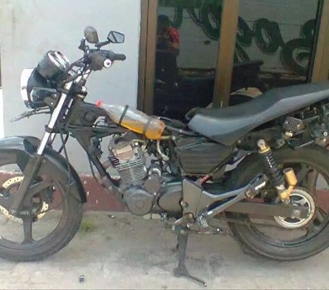 10 Potret Tangki Motor dari Botol Bekas, Modifikasi yang Absurd Banget