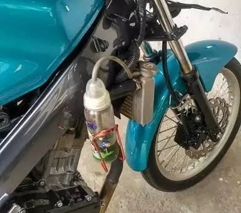 10 Potret Tangki Motor dari Botol Bekas, Modifikasi yang Absurd Banget