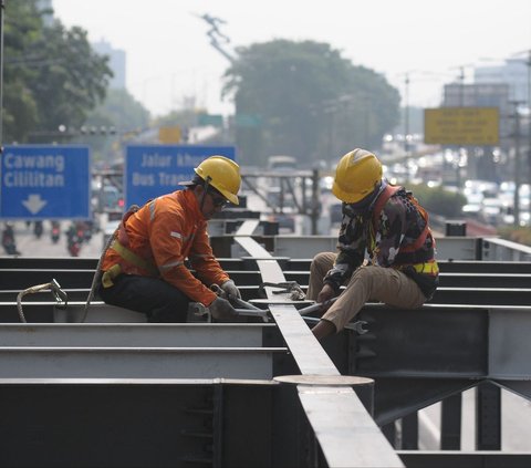 PT Transportasi Jakarta (TransJakarta) menganggarkan dana sebesar Rp600 miliar untuk melakukan revitalisasi 45 halte TransJakarta. Proyek revitalisasi itu dilakukan sebagai upaya untuk meningkatkan pelayanan kepada masyarakat.