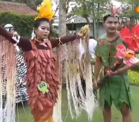 Keunikan Peragaan Busana dari Daur Ulang Sampah di Klaten, Ada yang dari Kulit Jagung