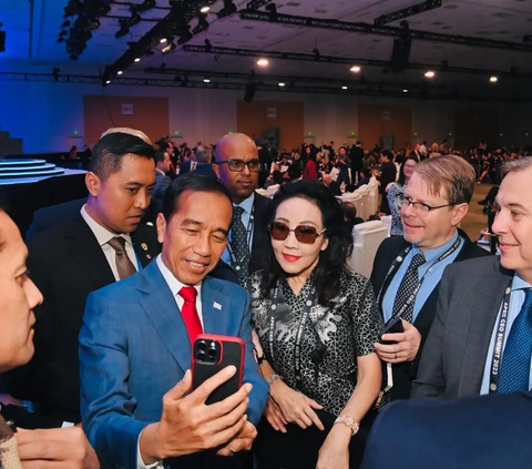 CEO di Amerika Kerubungi Jokowi Minta Foto Selfie