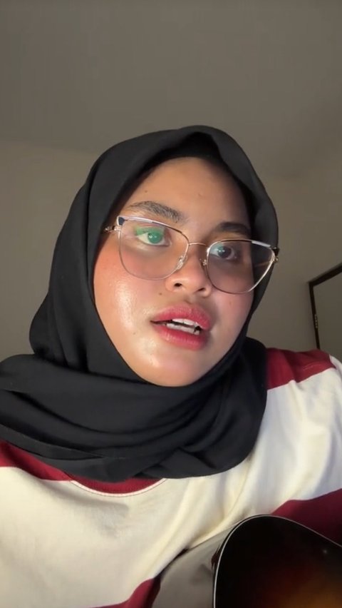 Nabila memiliki suara bass seperti laki-laki sejak lahir. Ketika ditanya penyebabnya Nabila tak begitu tahu. Namun ia menyetujui jika ada yang menduga suara itu didapatnya karena kondisi hormonal.