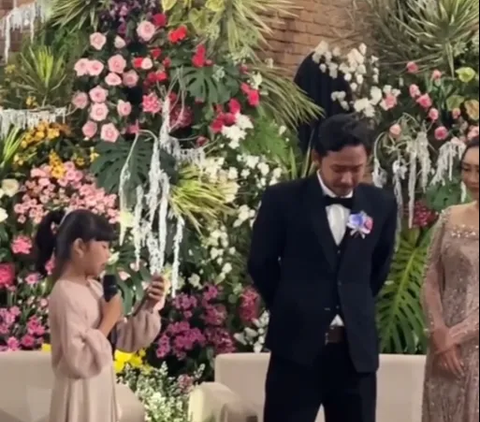 19 Years Apart, Younger Sister's Message to Her Brother on His Wedding Is Full of Emotion