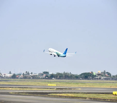 Mahfud MD Diajak Pilot Garuda Masuk Kokpit dan Salam 3 Jari, Ini Aturan Bagi Penumpang Pesawat