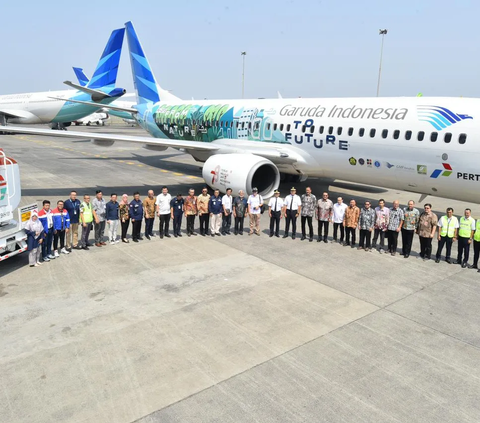 Mahfud MD Diajak Pilot Garuda Masuk Kokpit dan Salam 3 Jari, Ini Aturan Bagi Penumpang Pesawat