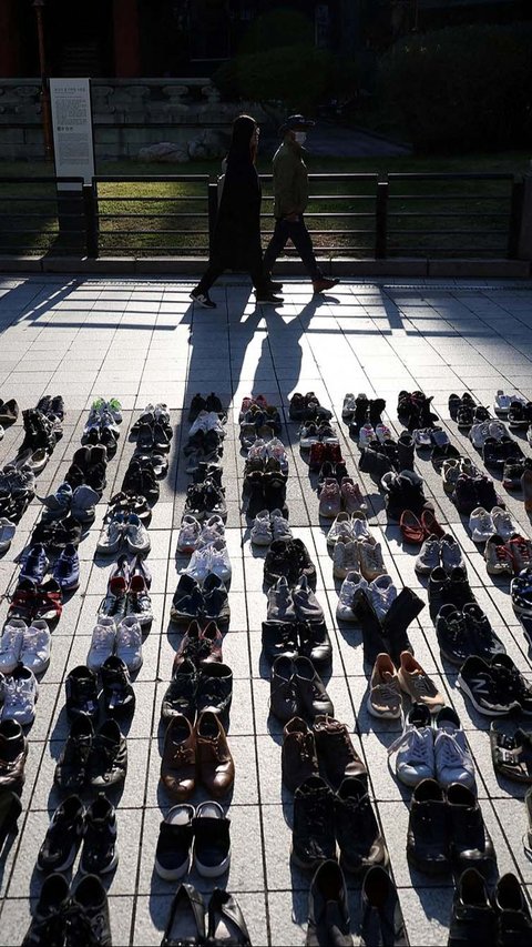 Ribuan pasang sepatu dipajang dalam aksi solidaritas untuk warga Palestina tersebut.