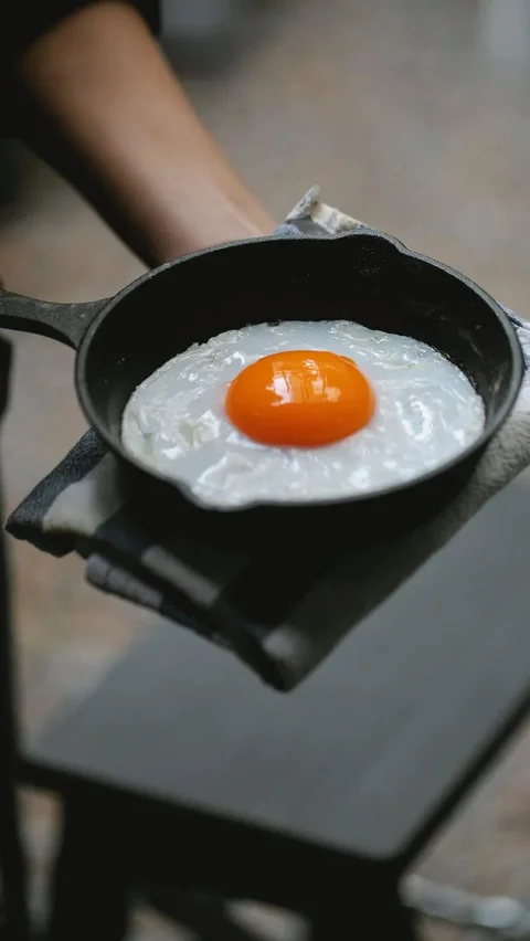 2. Telur: Protein Tinggi yang Rentan Berubah