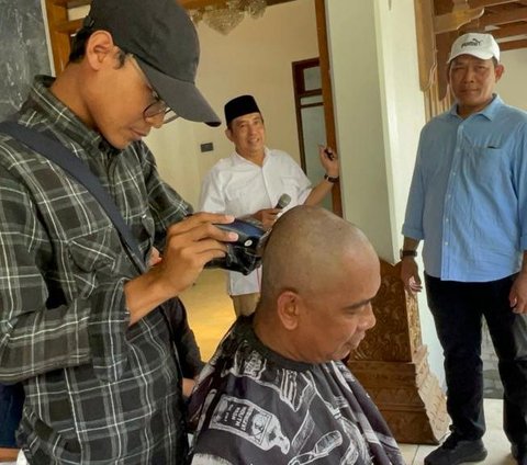 Potret Pendukung Prabowo-Gibran di Solo Cukur Gundul Buang Sial, Rambut Dibentuk Angka 2