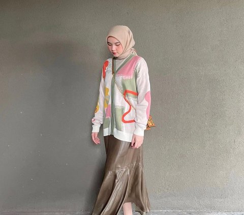 Colorful vs One Tone, Fun Styling Portrait of Long Skirts for Hijabers