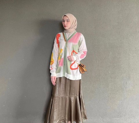 Colorful vs One Tone, Fun Styling Portrait of Long Skirts for Hijabers