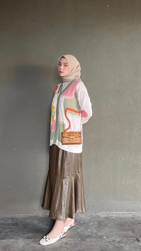 Colorful vs One Tone, Fun Styling Portrait of Long Skirts for Hijabers