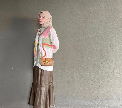 Colorful vs One Tone, Fun Styling Portrait of Long Skirts for Hijabers