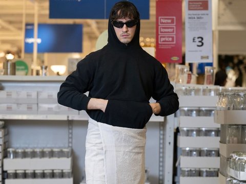 Momen Kocak IKEA Parodi ‘Rok Handuk’ Balenciaga Seharga Rp14 Juta