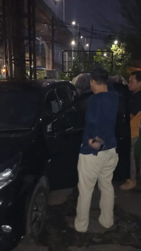 Pria Ditemukan Tewas Membusuk dalam Mobil di SPBG Mampang Jaksel<br>