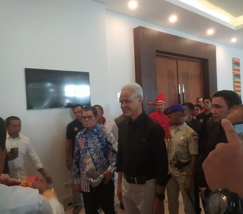 Di Depan Ganjar, Rocky Gerung Singgung Ditersangkakan PDIP