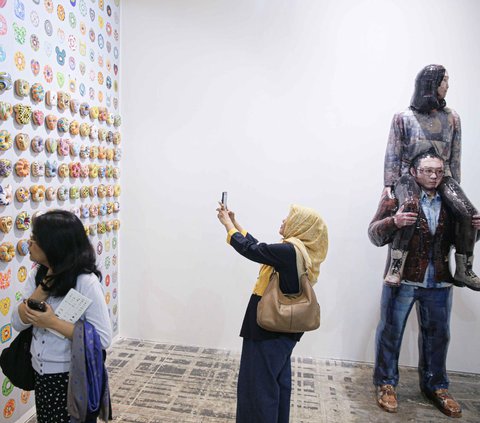 FOTO: Mengisi Akhir Pekan dengan Melihat Karya Seni di Art Jakarta 2023