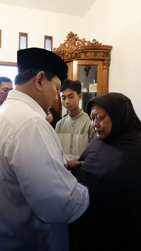 Berduka Cita, Prabowo Janji Bantu Keluarga 4 Penerbang Gugur Saat Pesawat Super Tucano Jatuh<br>