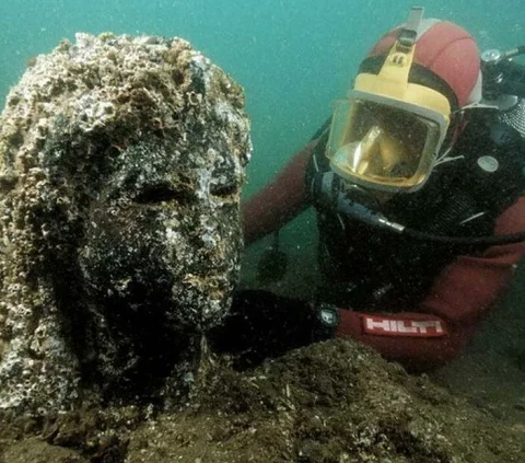 Viral Discovery of Ancient Egyptian Port City that Sank 1300 Years Ago, Full of Treasures!