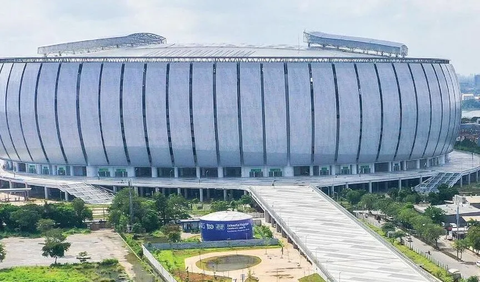 Kala disinggung ihwal kendala serta hambatan pembangunan stadion yang terbilang ribet, Anies justru optimistis dan percaya diri.<br>