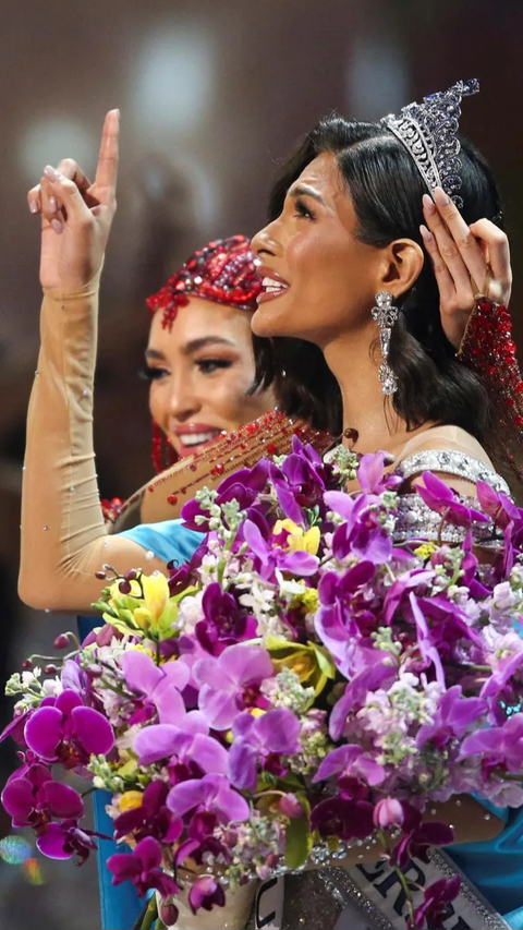 Penobatan mahkota Miss Universe 2023 diberikan langsung oleh pemegang Miss Universe 2022 sebelumnya dari Amerika Serikat, R'Bonney Gabriel.<br>