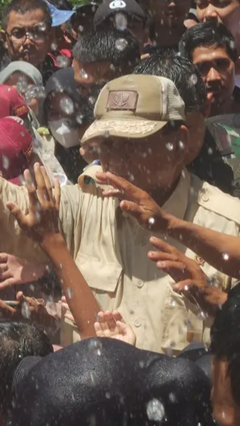 Guyon Prabowo ke Kiai Usai Diberi Sumur Air Minta Bantuan Musala: Rupanya Pintar Cari Titik Ya<br>