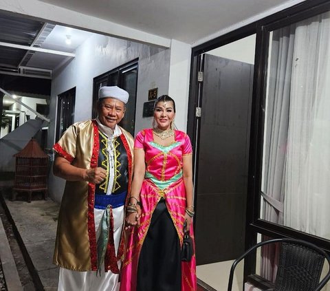 Pose Menawan AKBP Netty Siagian Bareng Suami, Kompak Pakai Outfit Ala Aladin dan Jasmine