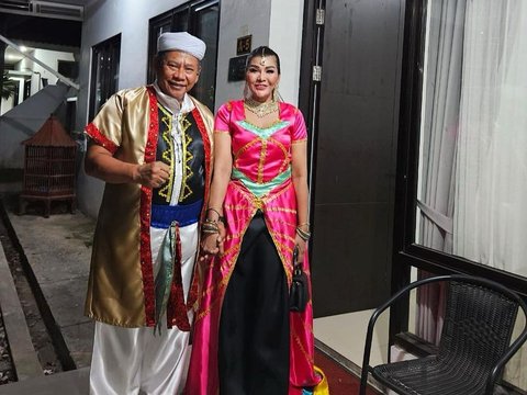 Pose Menawan AKBP Netty Siagian Bareng Suami, Kompak Pakai Outfit Ala Aladin dan Jasmine