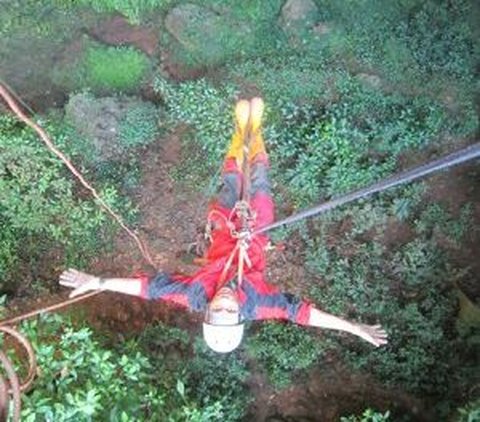 Gua Sebesar Stadion Ini Punya Hutan Bawah Tanah Eksotis, Hidden Gems Tuban yang Berpotensi Viral