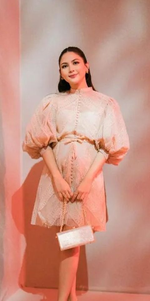 Potret Jessica Mila Ikut Fashion Show Saat Hamil 5 Bulan, Baby Bump-nya Semakin Terlihat!