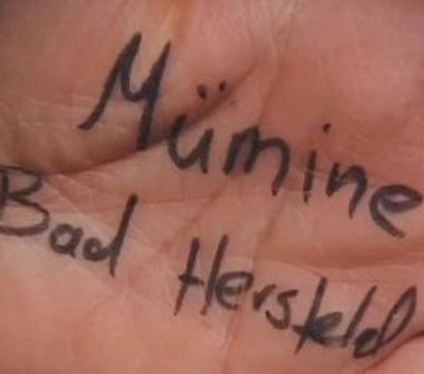 Pelajar Jerman Ramai-Ramai Tulis Nama di Tangan, Aksi Solidaritas Untuk Anak-Anak Gaza yang Dibunuh Israel