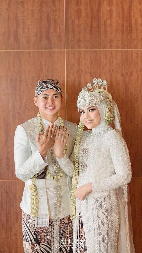 Serda Fadlil baru saja menikah pada bulan September 2023. Pernikahan Serda Fadlil terasa lebih spesial lantaran Jenderal Dudung datang sebagai walli nikah.