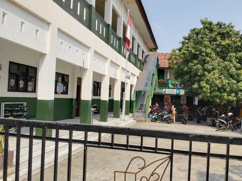 Consider the 'Sliding' Action Ending with a Student's Leg Being Amputated in Bekasi Just a Joke, Principal: It's Normal, if Bullying Goes Too Far